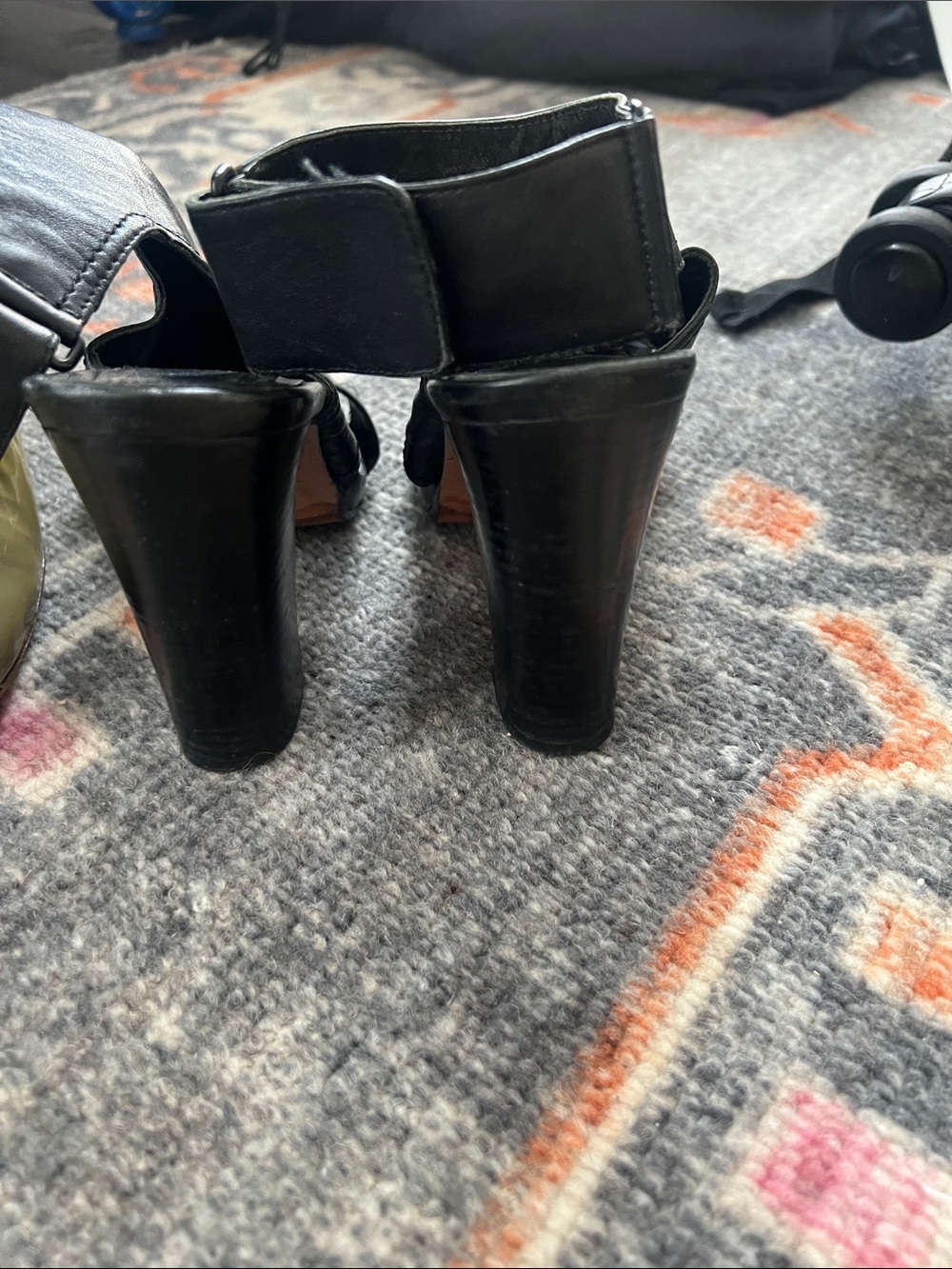 3 pairs of heels. Size 7.5. One amazing price. Pour La Victoire and Delmar - Picture 8 of 9